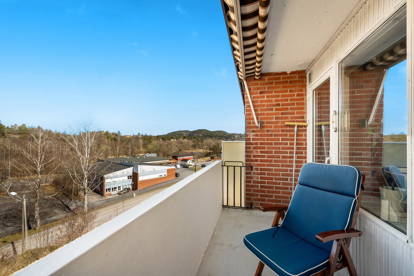 På balkongen er det ettermiddags- og kveldssol sommerstid. Galleribilde