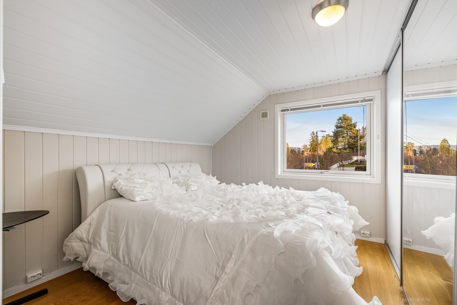 Boligen har totalt 2 soverom, som begge ligger i 2. etasje. Galleribilde