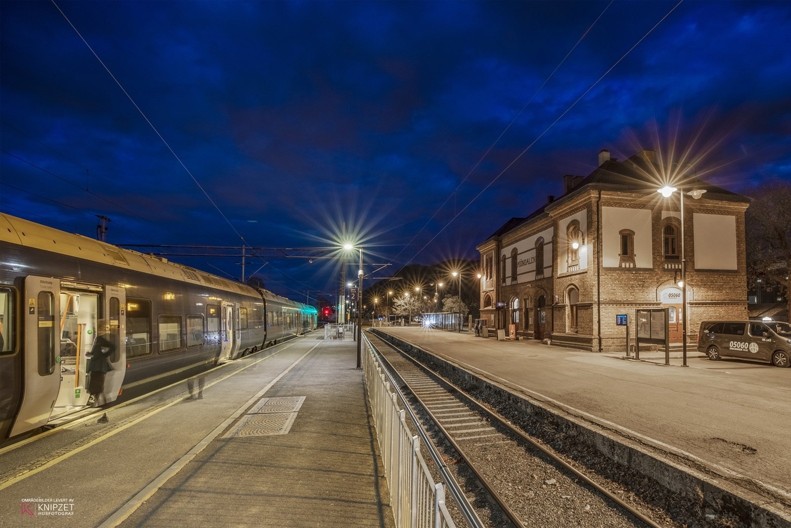 Togstasjonen i sentrum av Mjøndalen. Galleribilde
