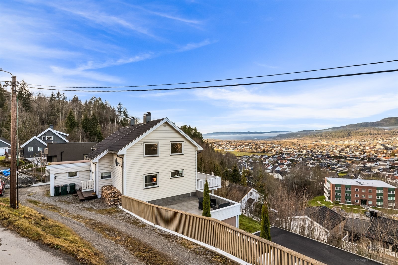Korpeveien 2B er beliggende i et veletablert og attraktivt boligområde ved Åsen i Mjøndalen. Galleribilde