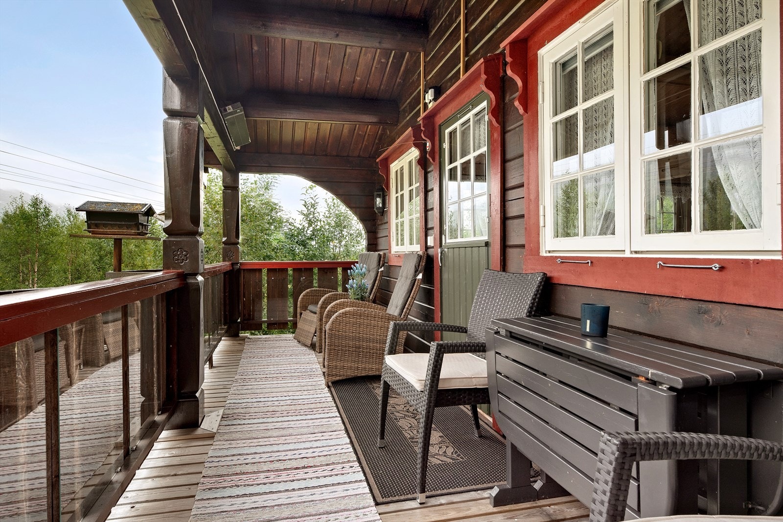 Takoverbygd terrasse med terrassevarmere. Utgang fra stue. Galleribilde