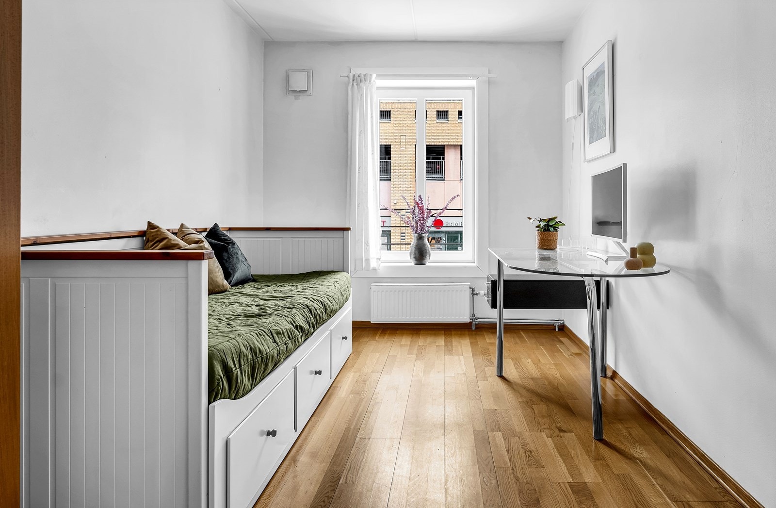 Soverom 2 kan benyttes som gjesterom eller kontor - Alt etter behov! Galleribilde
