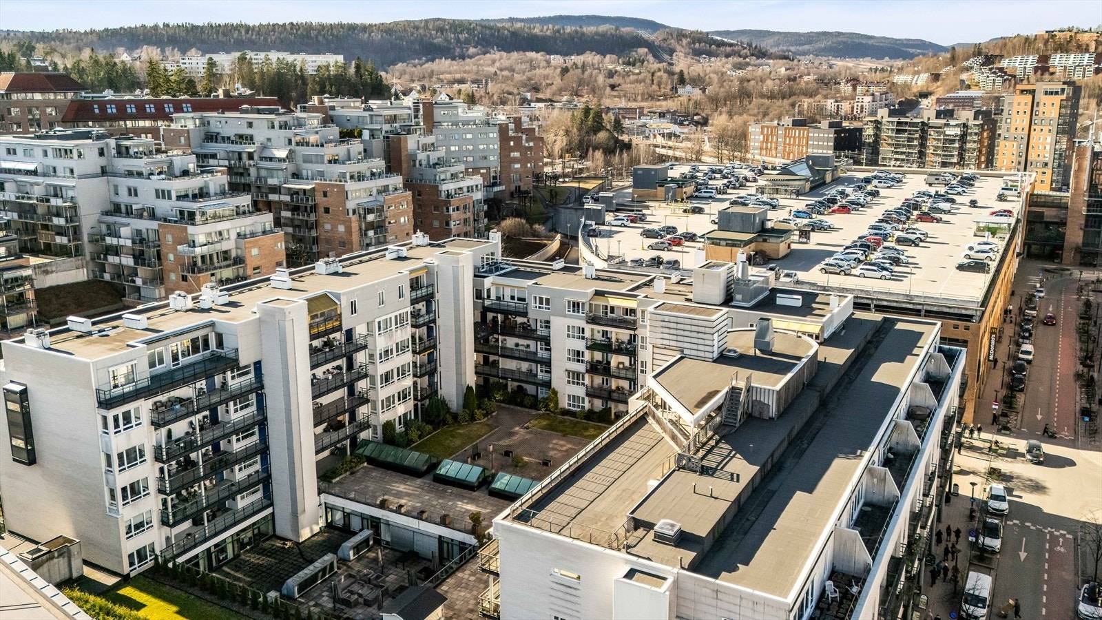 Claude M. Alle 21 ligger sentralt til i Sandvika sentrum. Galleribilde