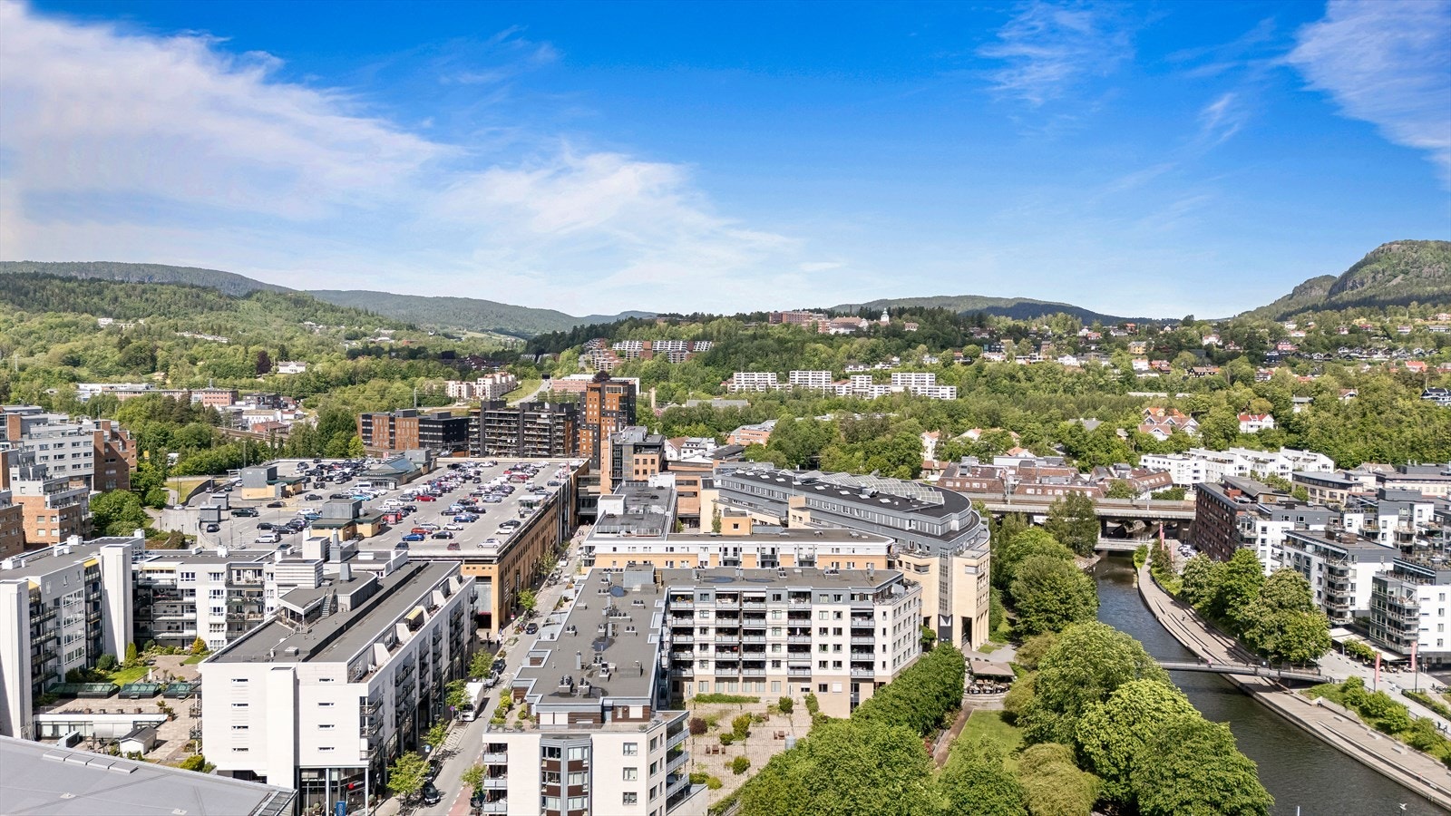 Claude M. Alle 21 ligger sentralt til i Sandvika sentrum. Galleribilde