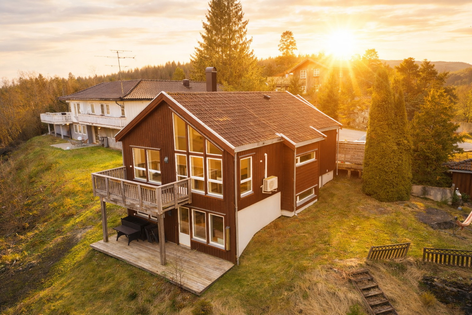 DNB Eiendom v/ Johanna Wenngren ønsker deg hjertelig velkommen til Ulvestufaret 6B - en flott og innbydende enebolig med attraktiv beliggenhet på Brådalsfjellet. NB! Bilde er redigert og avvik kan forekomme. Galleribilde