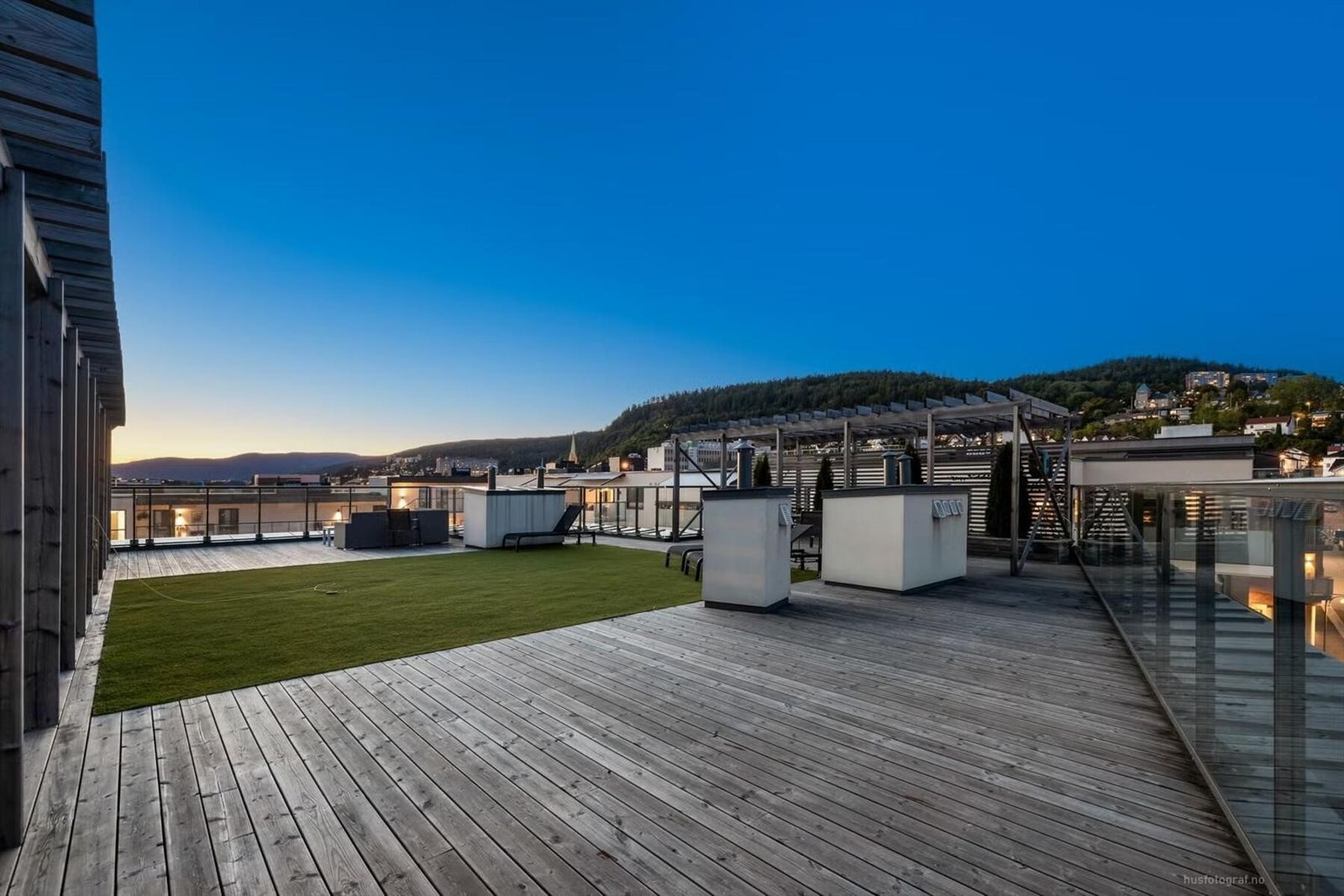 Deilige sommerdager kan nytes på felles takterrasse. Galleribilde