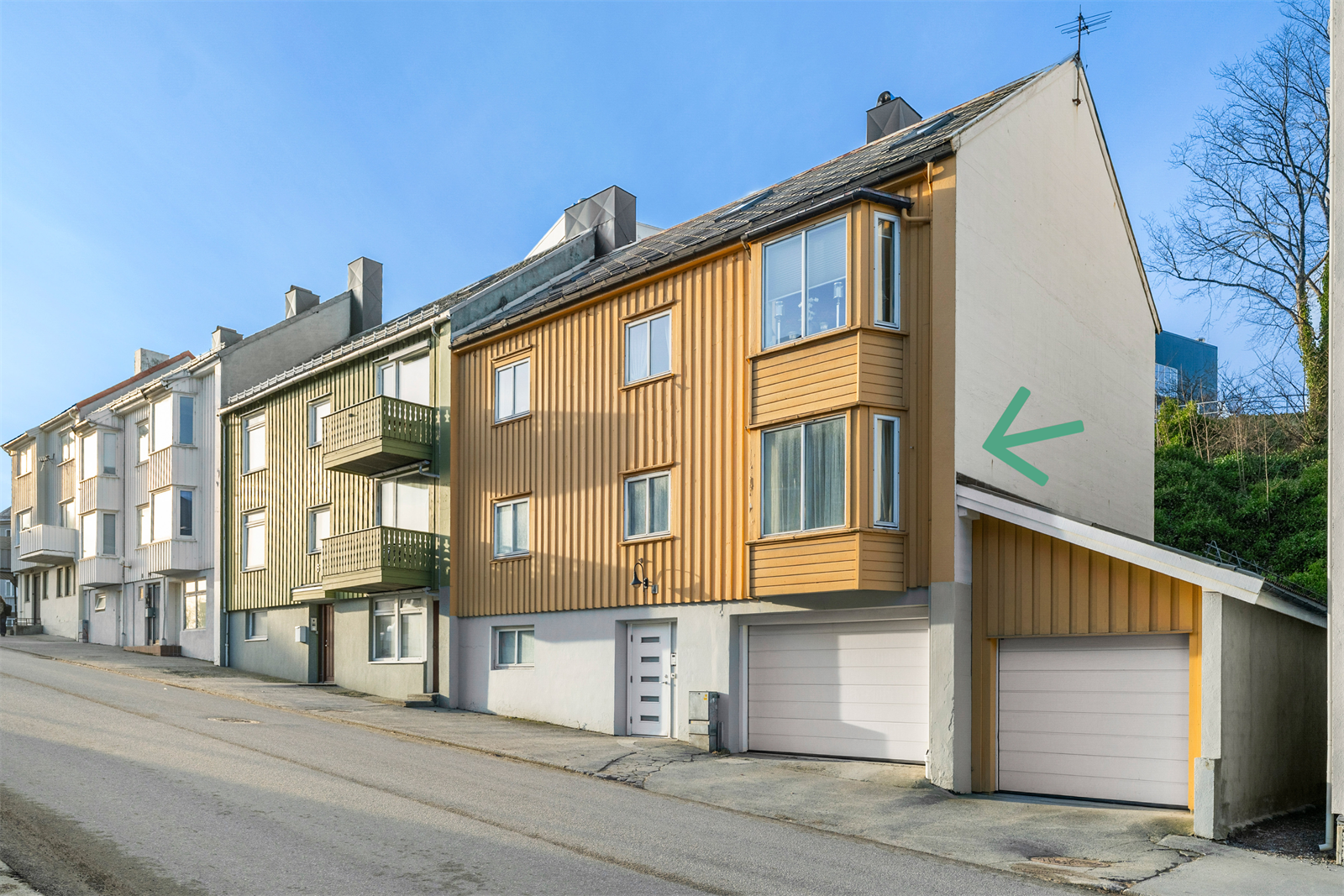 Det egen privat garasje med leiligheten Galleribilde