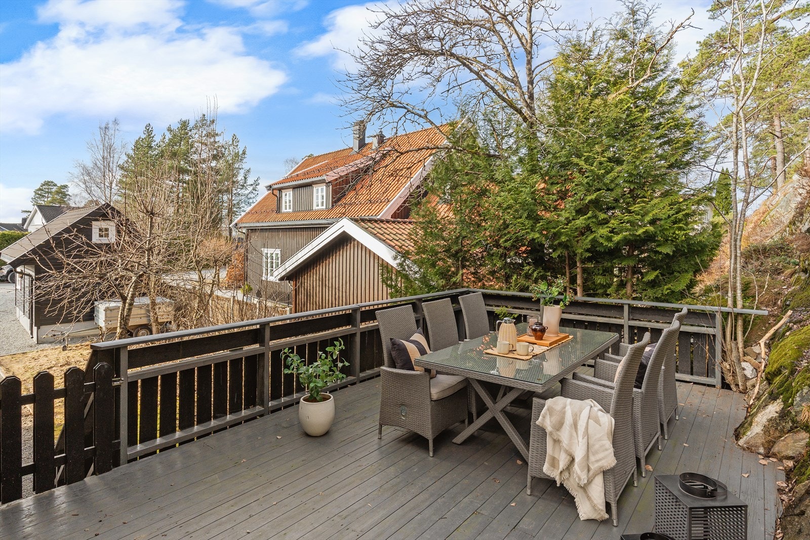 Terrassen ligger skjermet med gode solforhold. Galleribilde