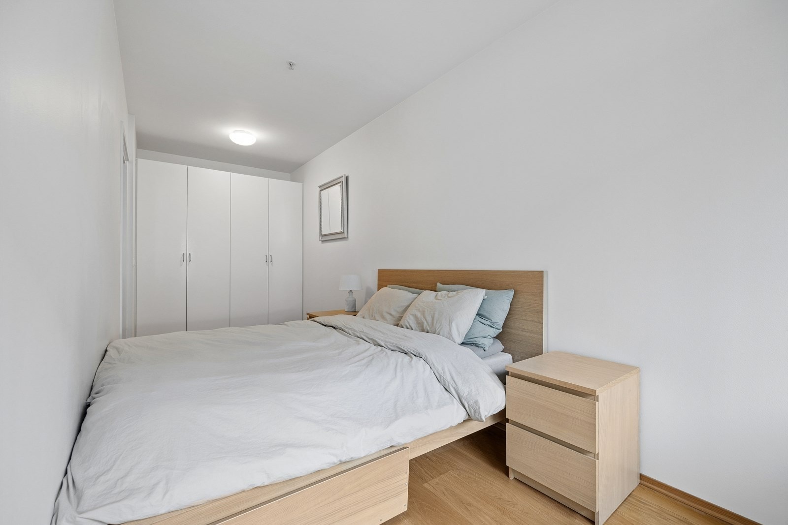 Også her er det en-stavs eikeparkett på gulvet og oppvarming via radiator. Galleribilde