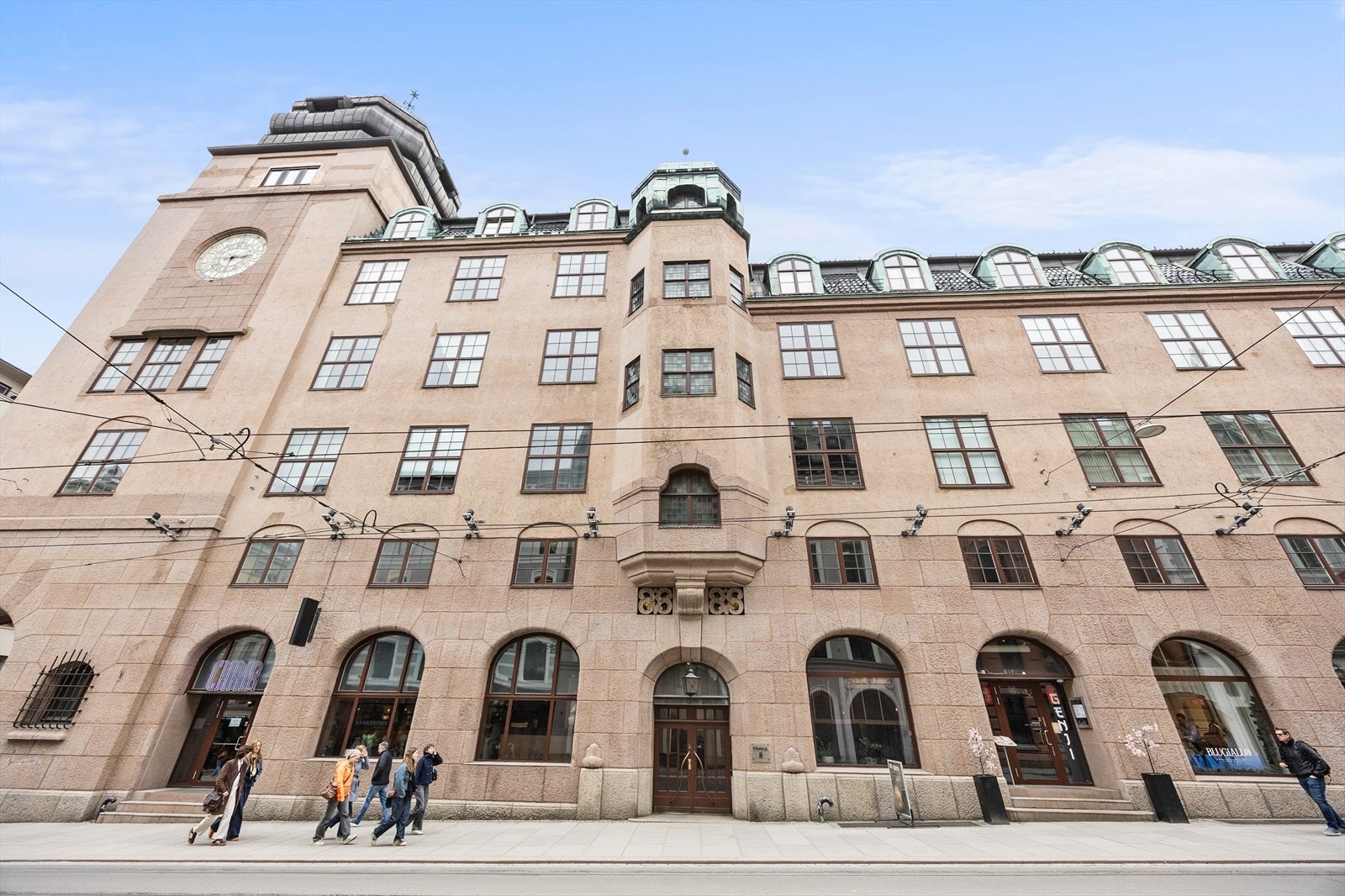 Prinsens gate 8 er en flott eiendom med fasader i pusset teglsten og granitt. Galleribilde