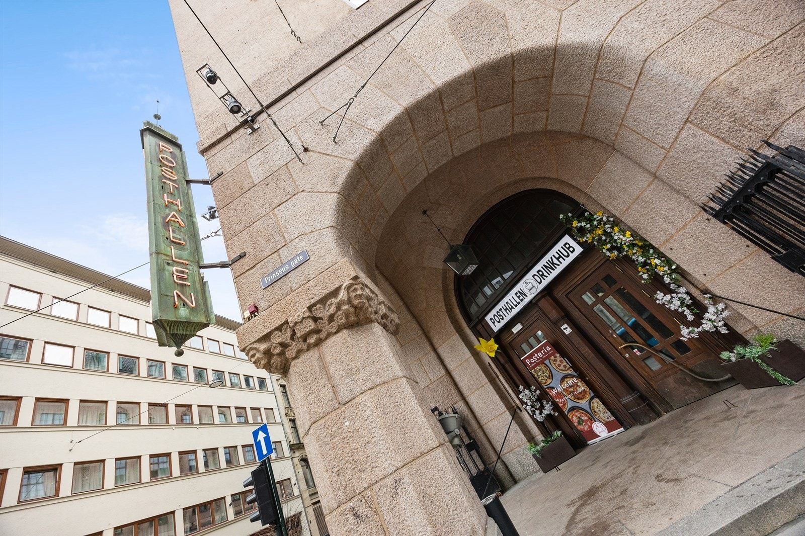 Posthallen Drinkhub og andre populære møtesteder ligger i umiddelbar nærhet. Galleribilde