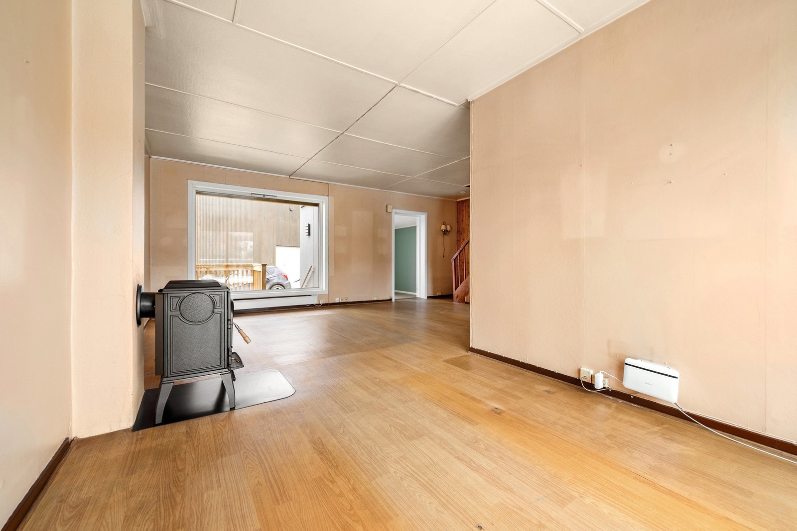 Boligen har behov for renovering med mulighet for å sette sitt eget preg på løsninger, farge- og materialvalg Galleribilde