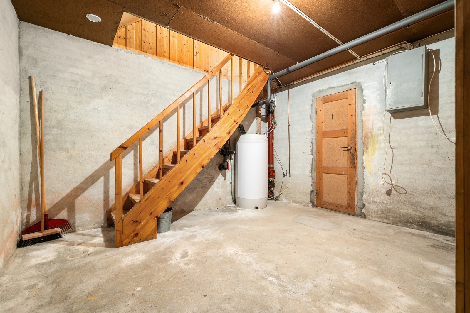 I kjelleren er det eget vaskerom samt lagringsplass Galleribilde