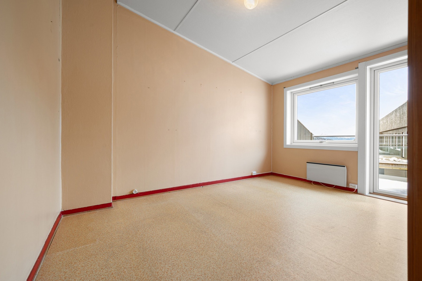 Soverom 1 har utgang til egen veranda Galleribilde