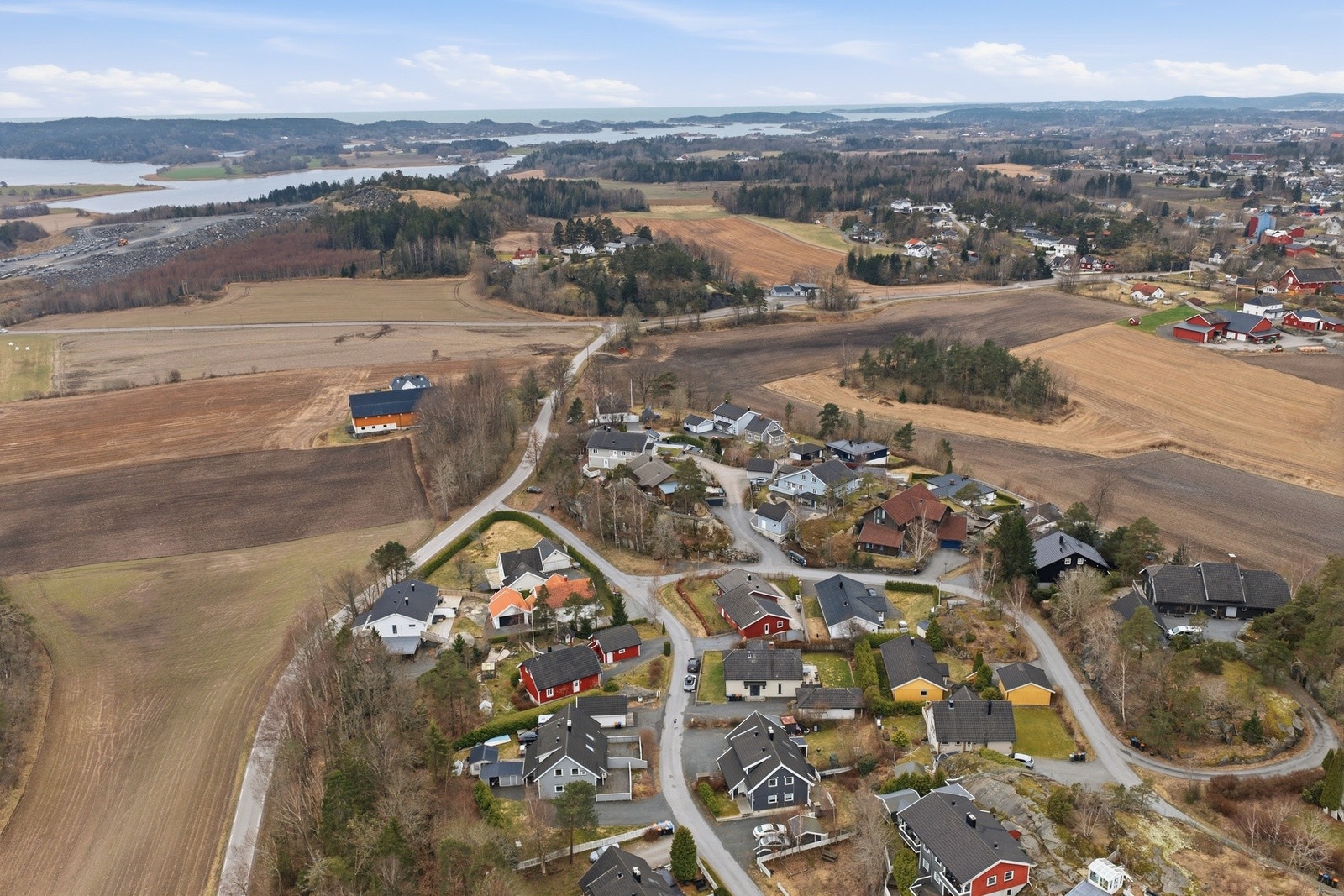 Helleren er et lite og koselig boligfelt i Tjølling. Galleribilde