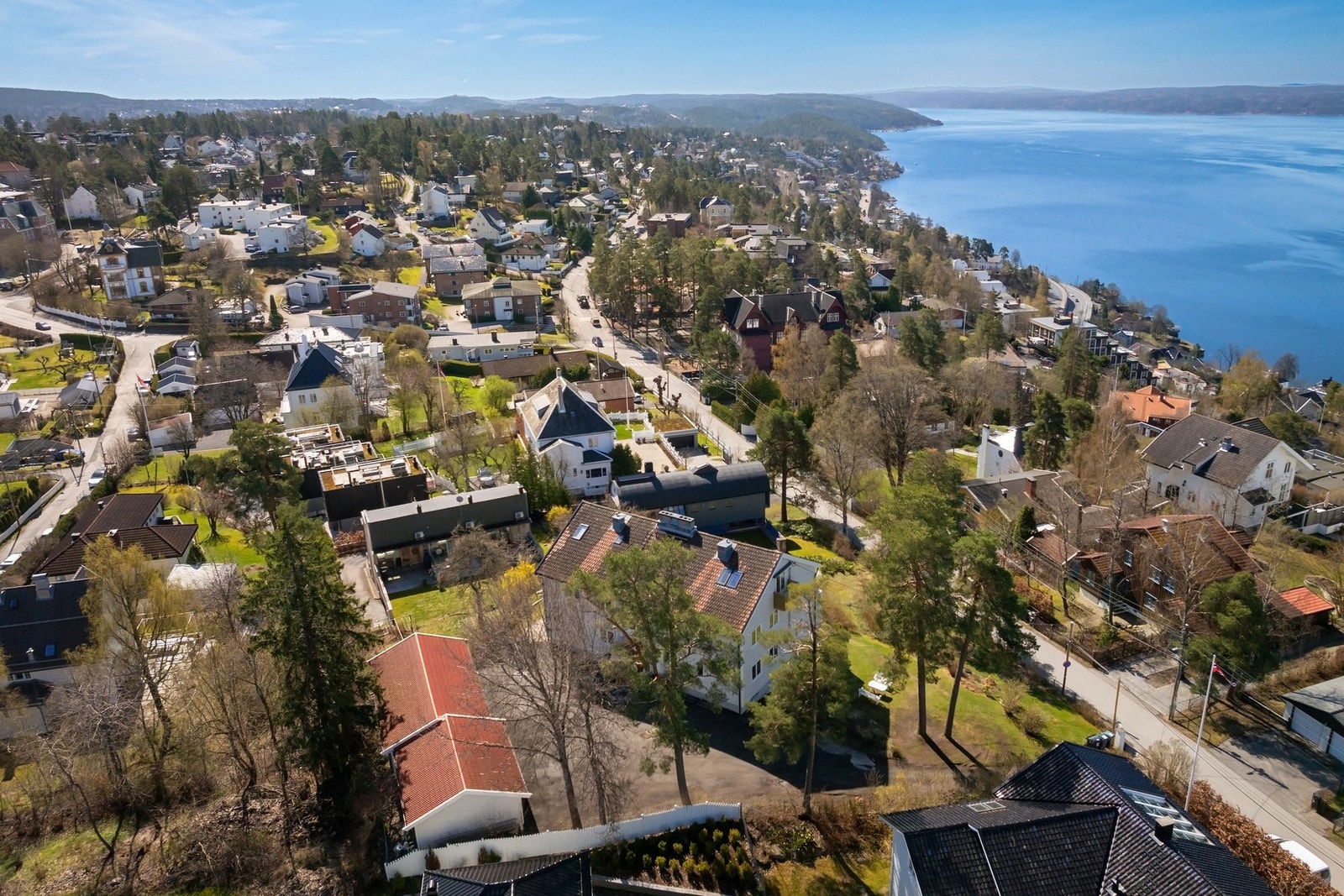 Eiendommen ligger i et attraktivt og barnevennlig boligområde på Nordstrand i Oslo. Galleribilde