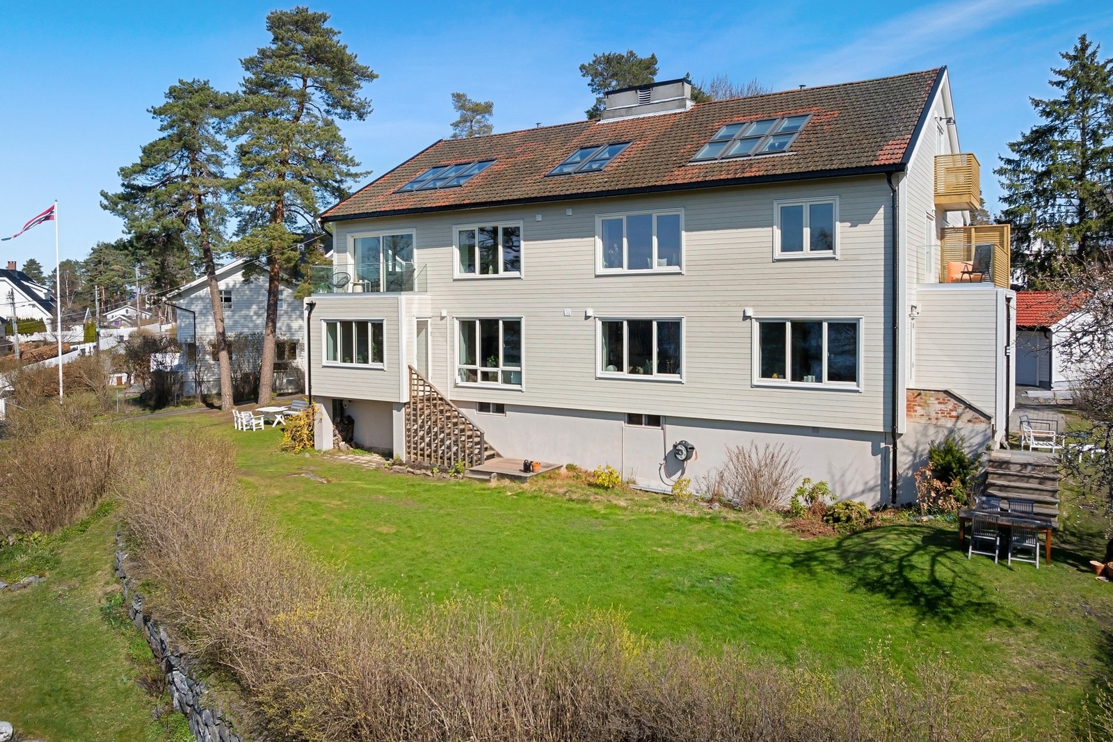 Fasaden ble omfattende rehabilitert i 2026 med bl.a. etterisolering med 15 cm isolasjon. Galleribilde