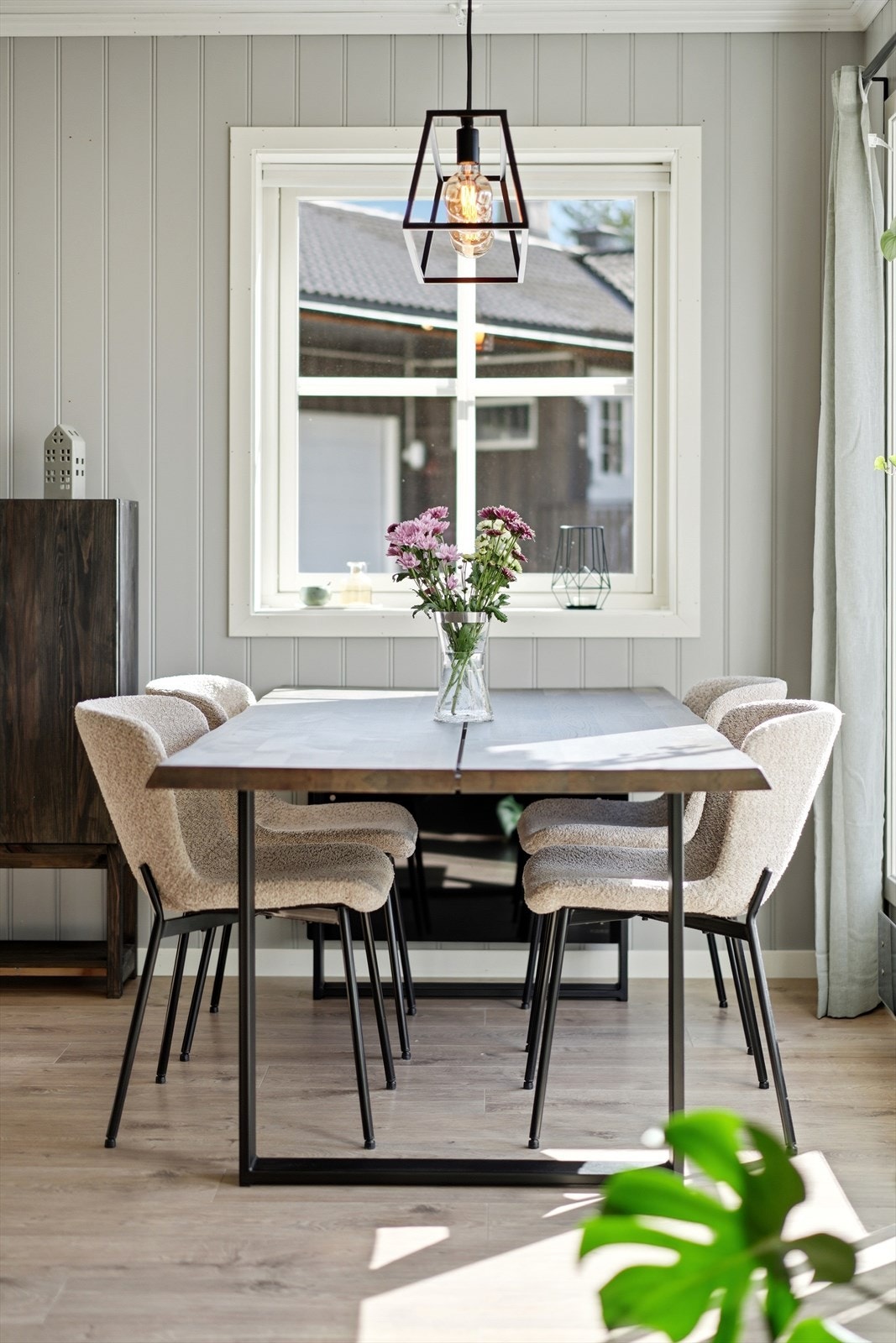 Her er det god plass for hyggelige måltider med familie og venner. Galleribilde