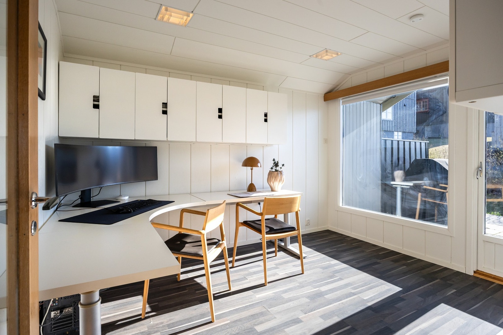 Ved stuen har man et rom på 10,4m² med flere bruksmuligheter som kontor, soverom eller stue. Galleribilde