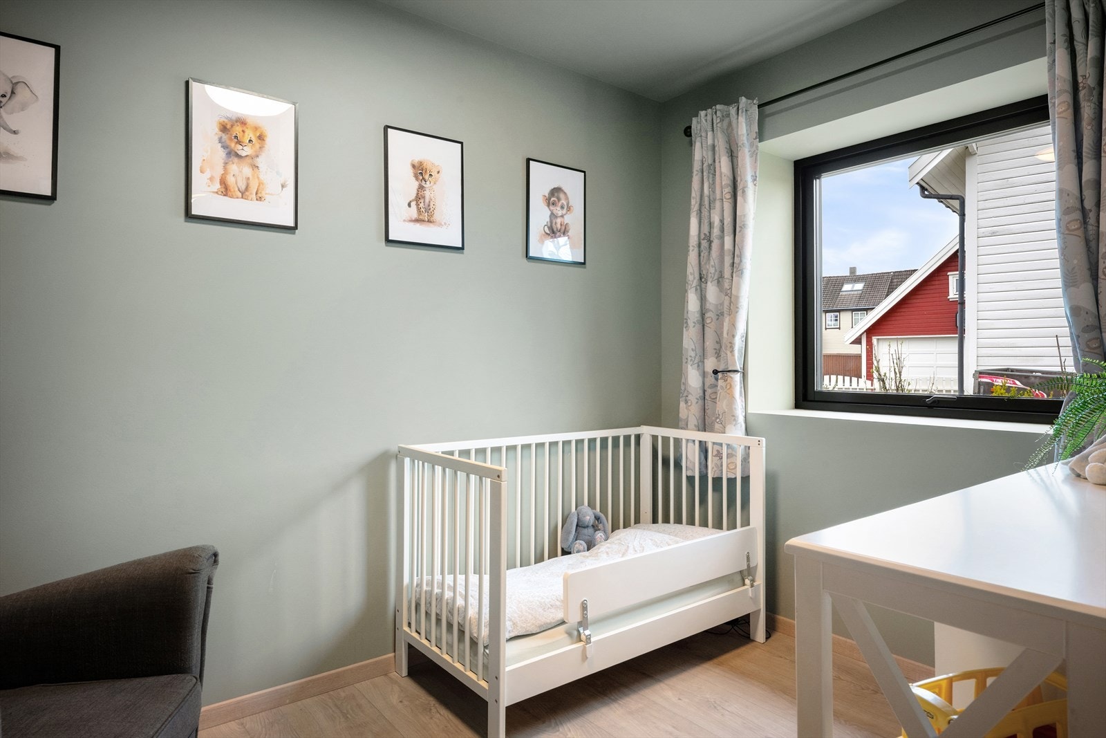 Balansert ventilasjon. Plass til mer enn bare seng. Moderne og innbydende. Galleribilde