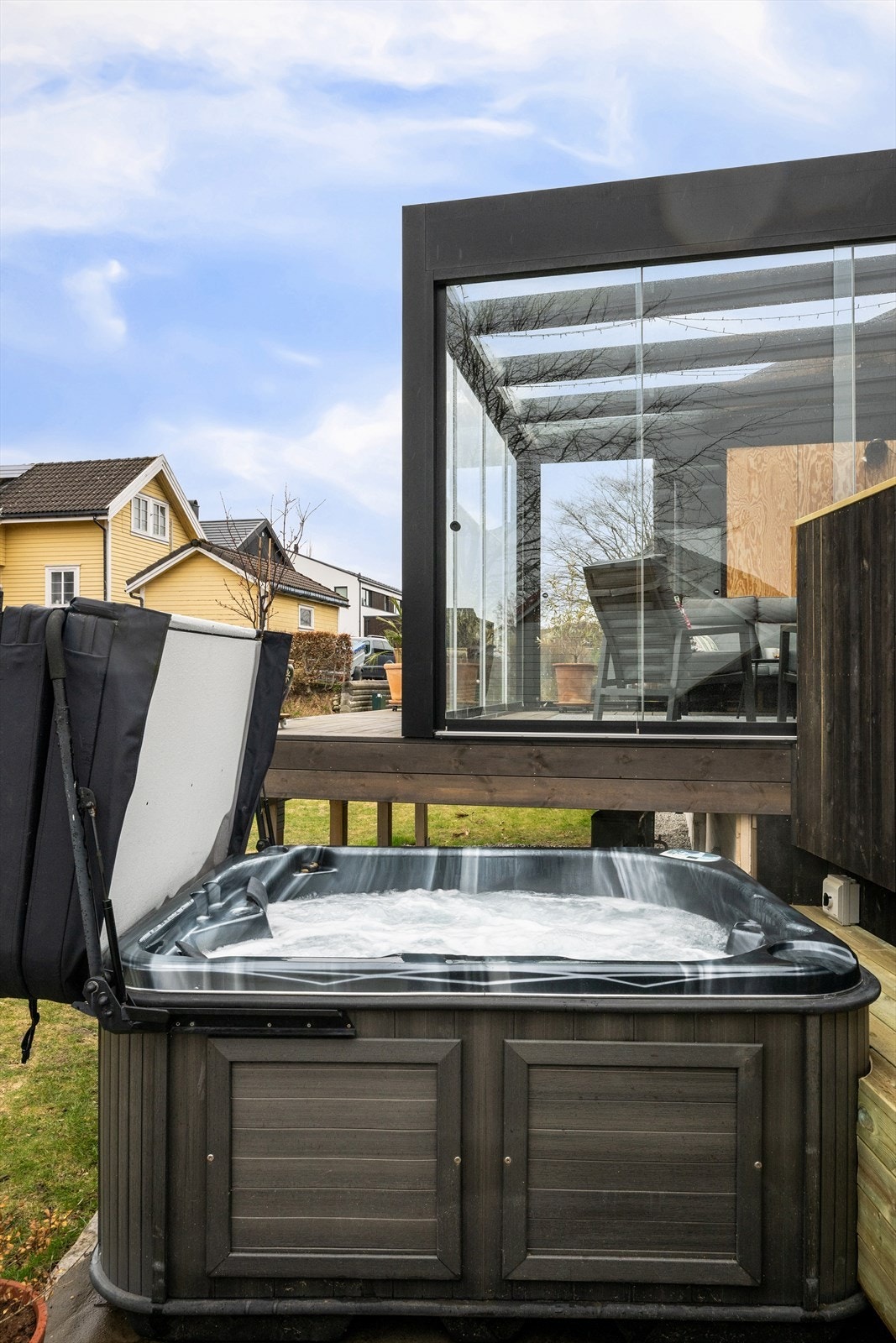 Jacuzzi komplementerer uterommet. Galleribilde