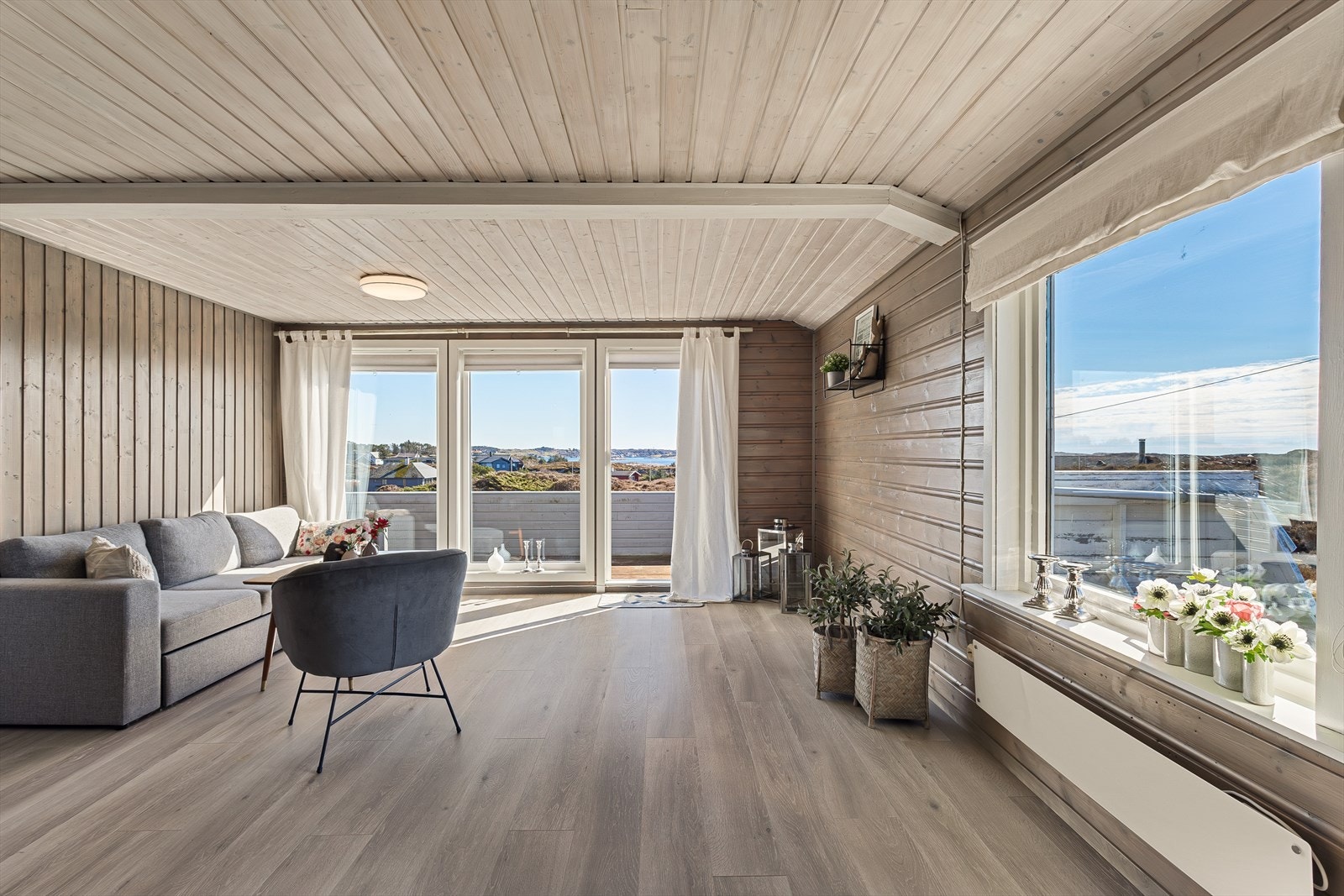 En lys og fin fritidsbolig i maritime omgivelser. Galleribilde