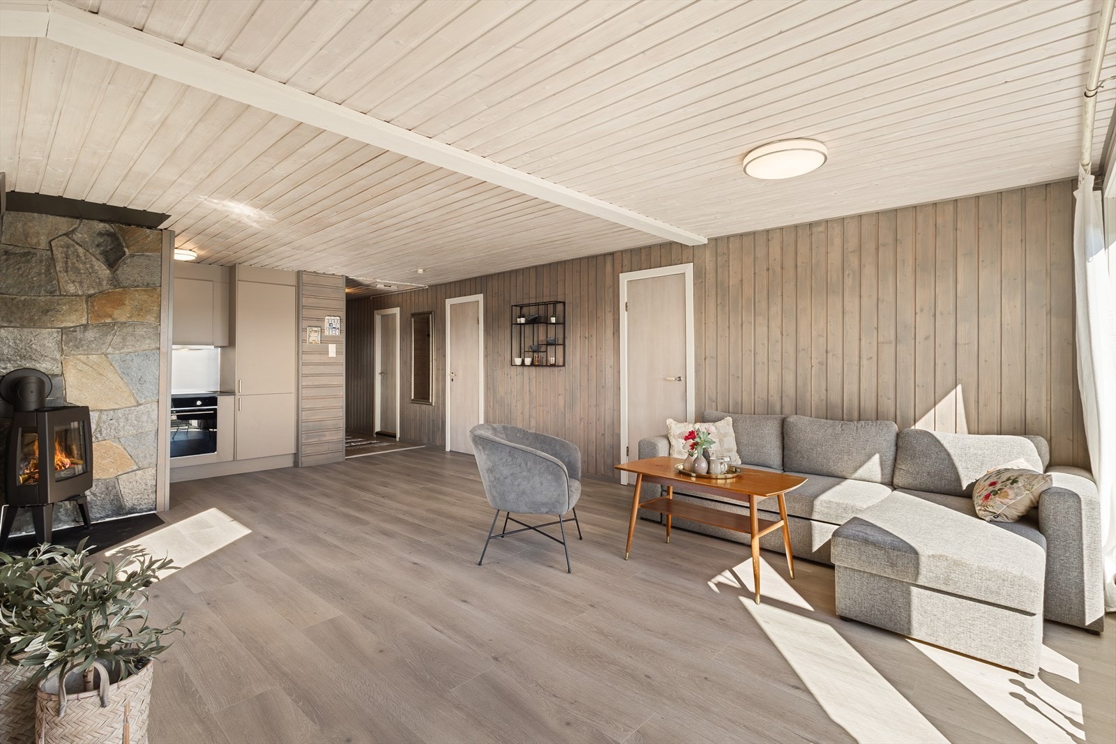 Det er god plass til å innrede med både sofagruppe- og spisebord. Galleribilde