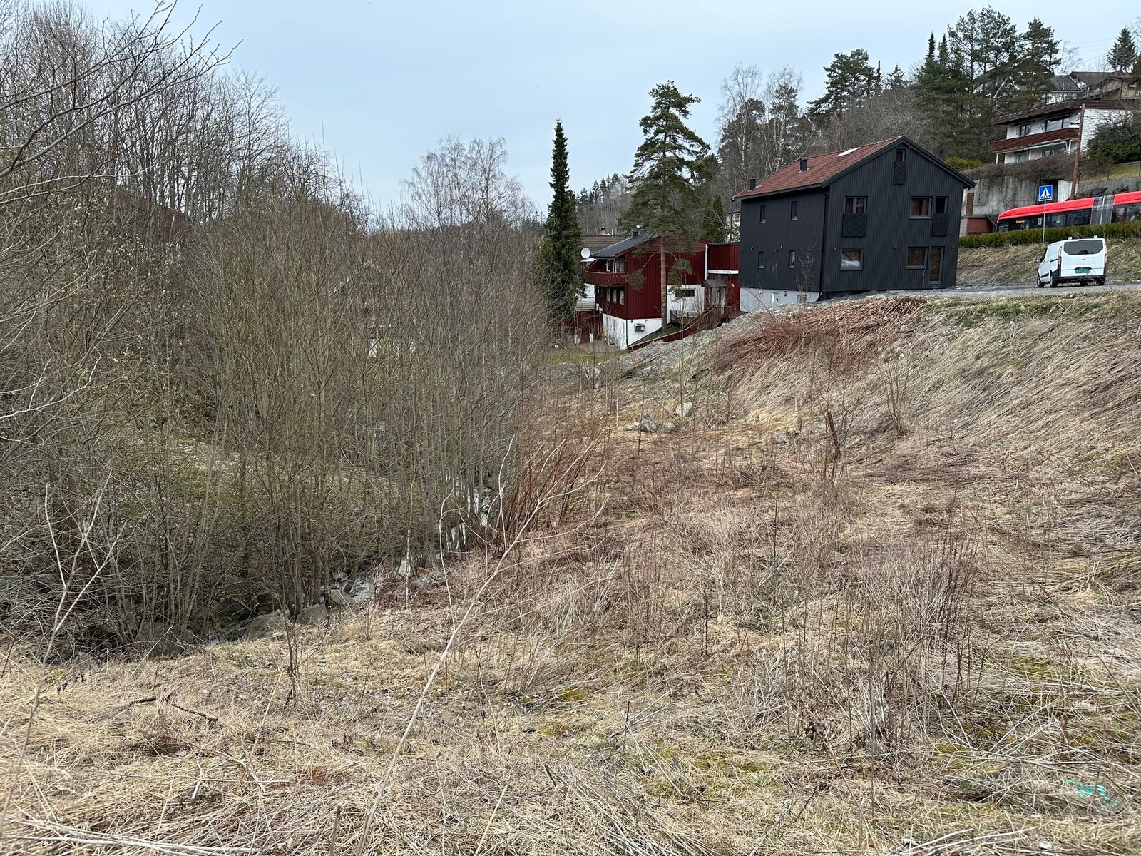 Omtrentlig plassering til eneboligen. Prinsdalsbekken ligger nederst på eiendommen. Galleribilde