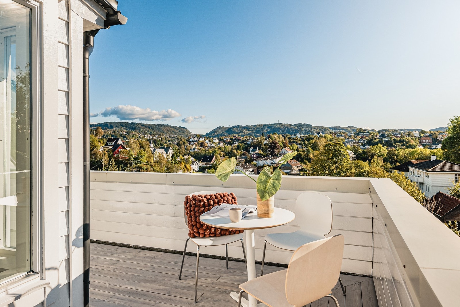 Velkommen til en pen og innbydende toppleilighet over to plan Galleribilde