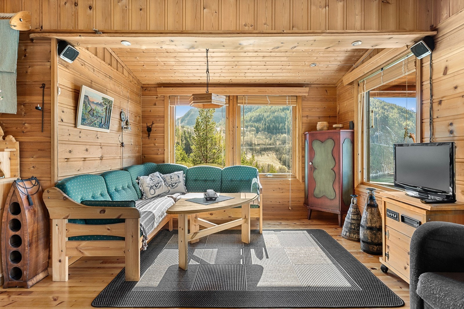 Hyggelig sofakrok med utsikt - perfekt for avslapning etter en dag ute i naturen. Galleribilde