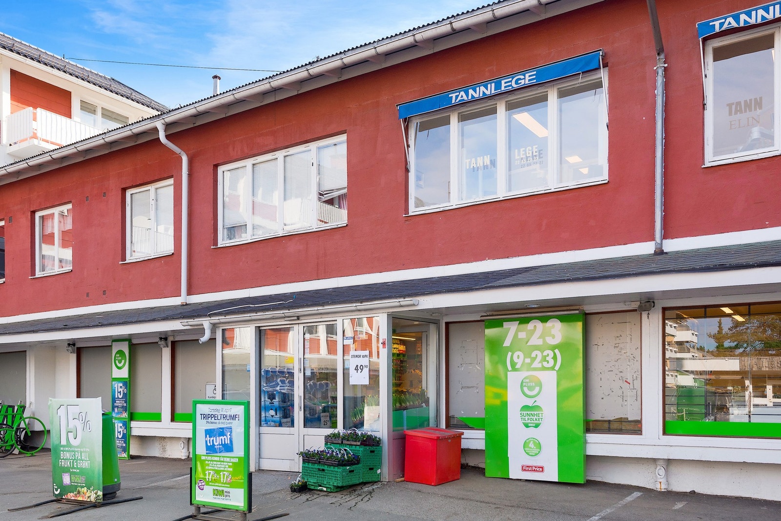Dagligvarehandelen kan gjøres hos Kiwi, en kort spasertur unna boligen. Galleribilde