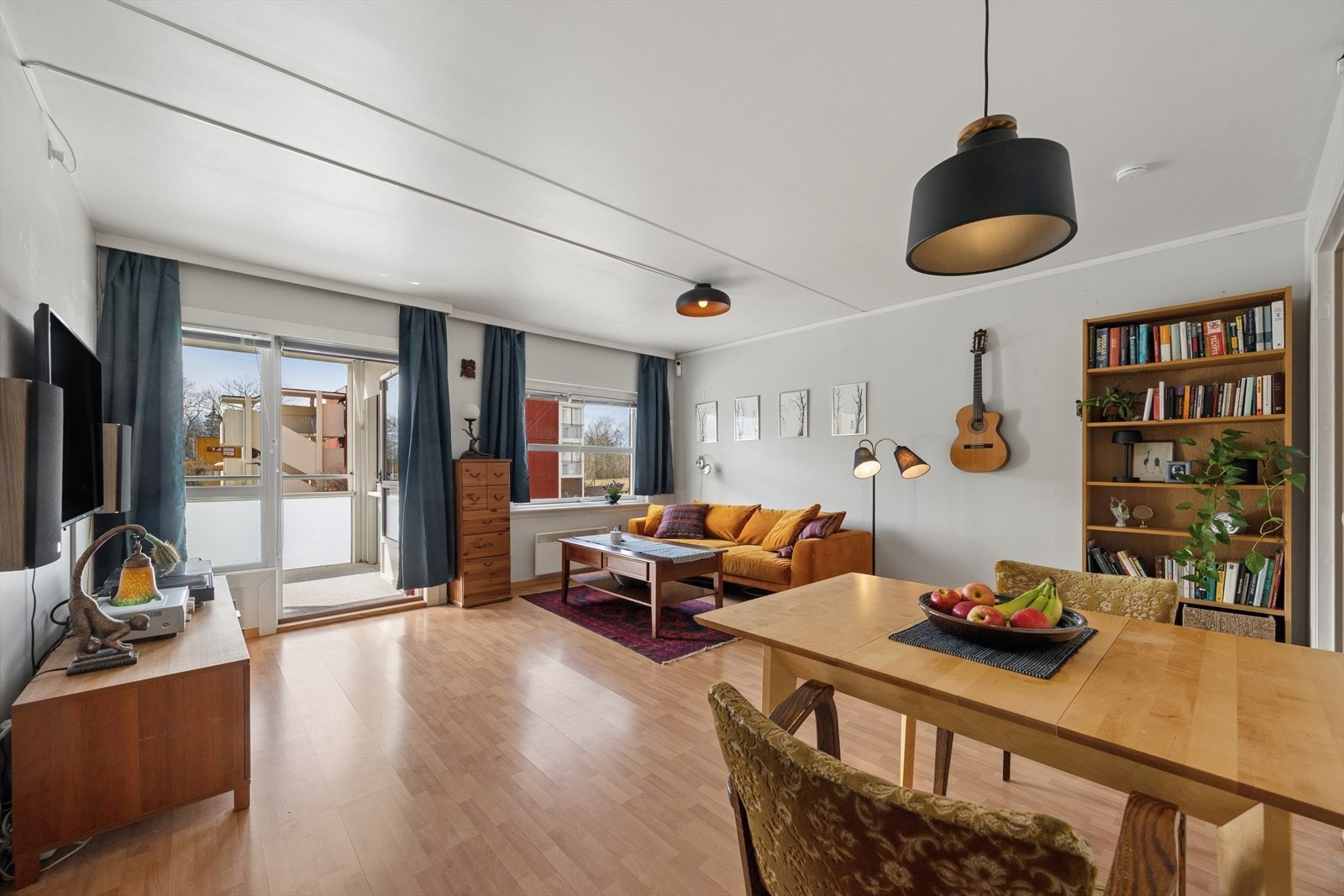Stuen har en romslig og funksjonell utforming med gode møbleringsmuligheter. Galleribilde