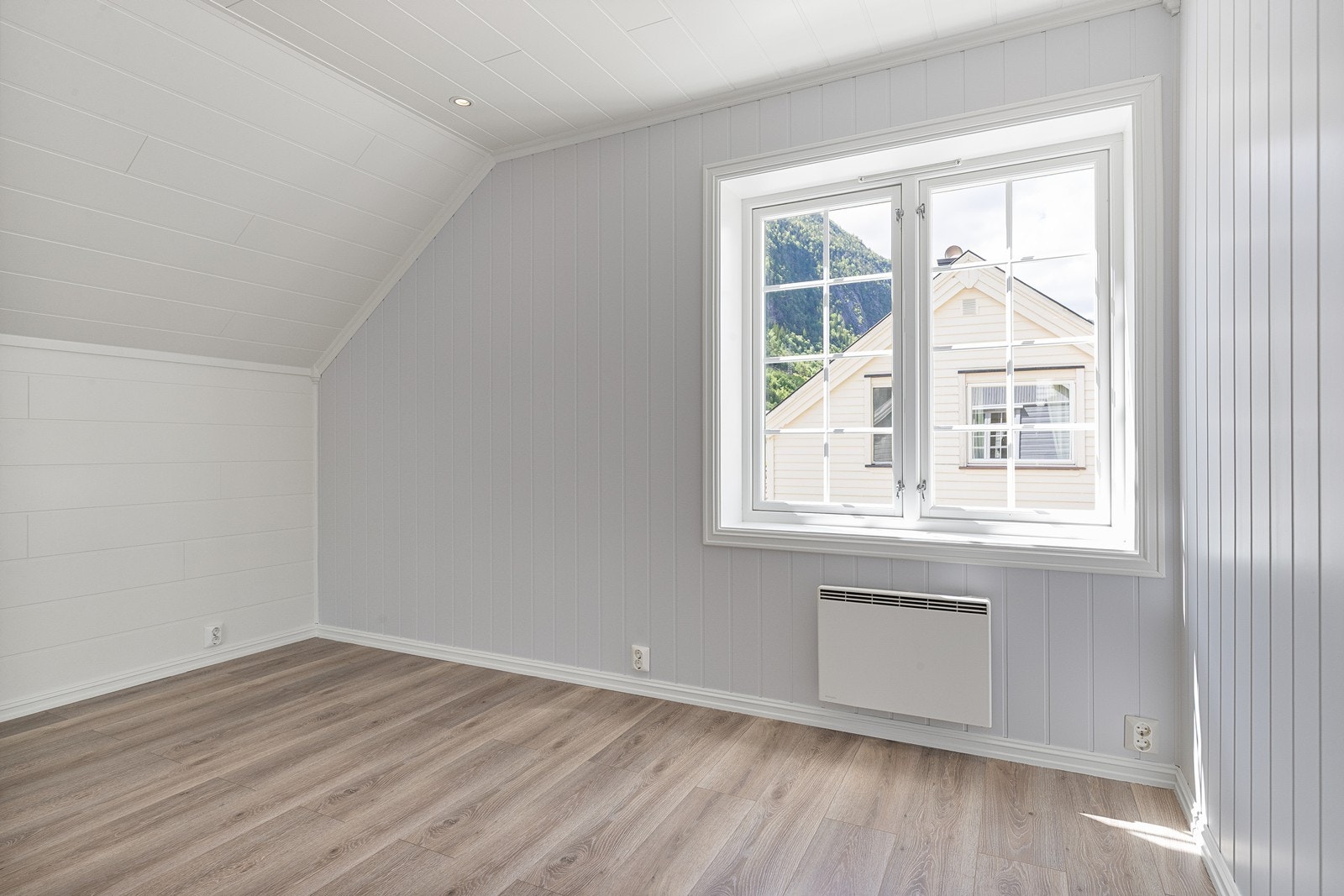 Det er 3 soverom i 2. etasje (soverom 1) Galleribilde