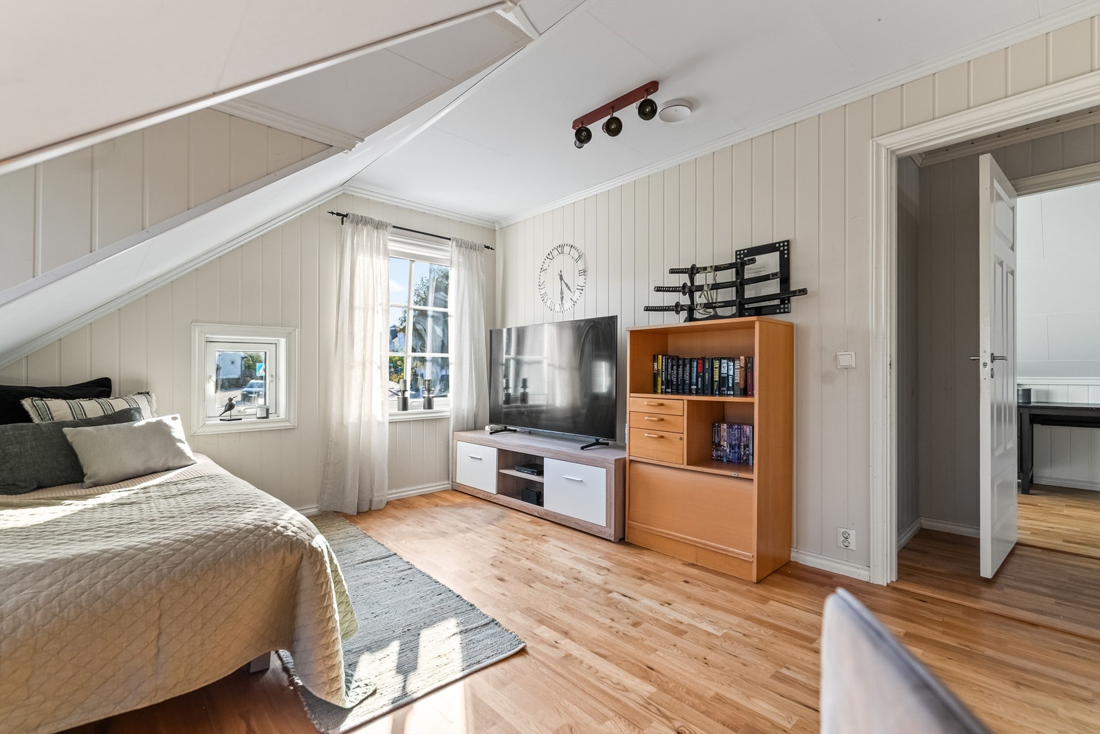 Soverom nummer fem. Her er det rikelig med plass til storfamilien. Galleribilde