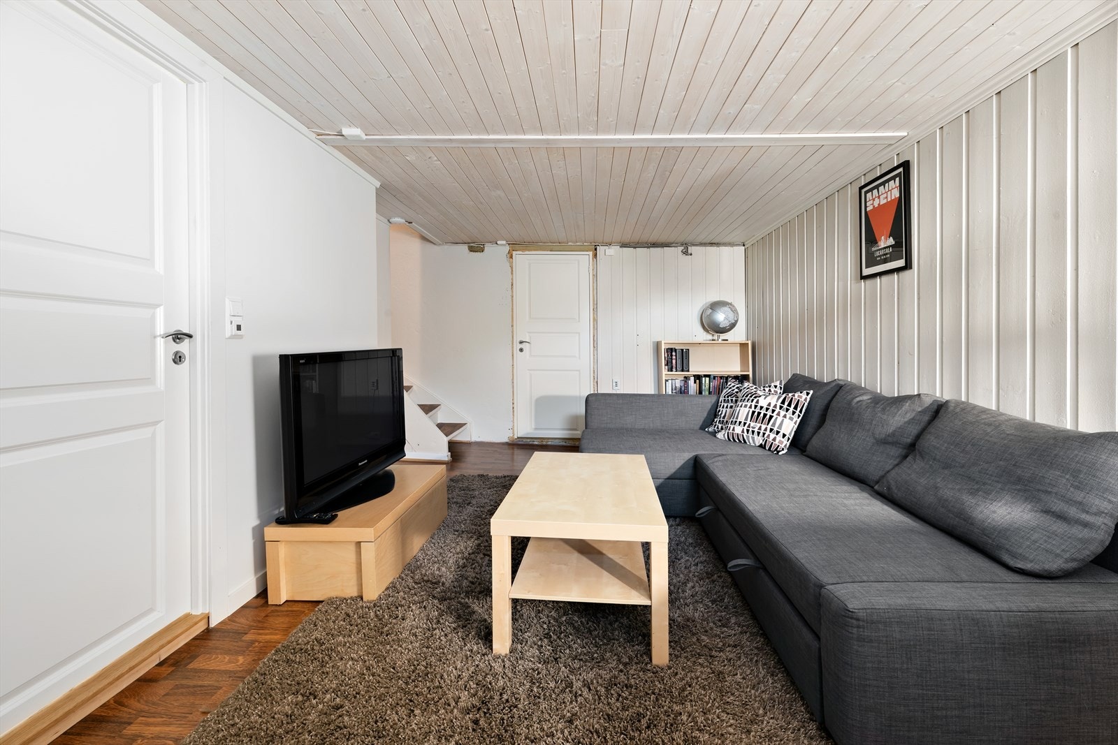 Kjellerstue/TV-stue. Galleribilde