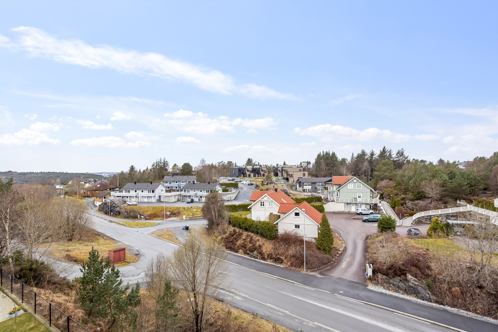 Utsikt vestover med sol til langt på kveld. Galleribilde