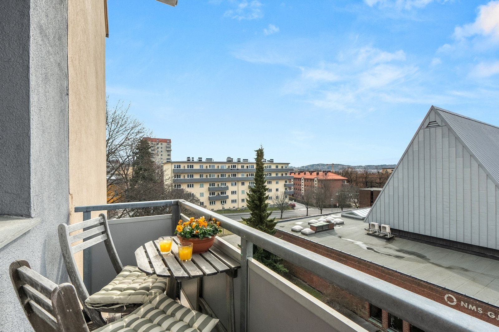 Leiligheten har en sydvestvendt balkong på ca. 2 m² med gode solforhold - perfekt for å nyte ettermiddags- og kveldssolen. Galleribilde