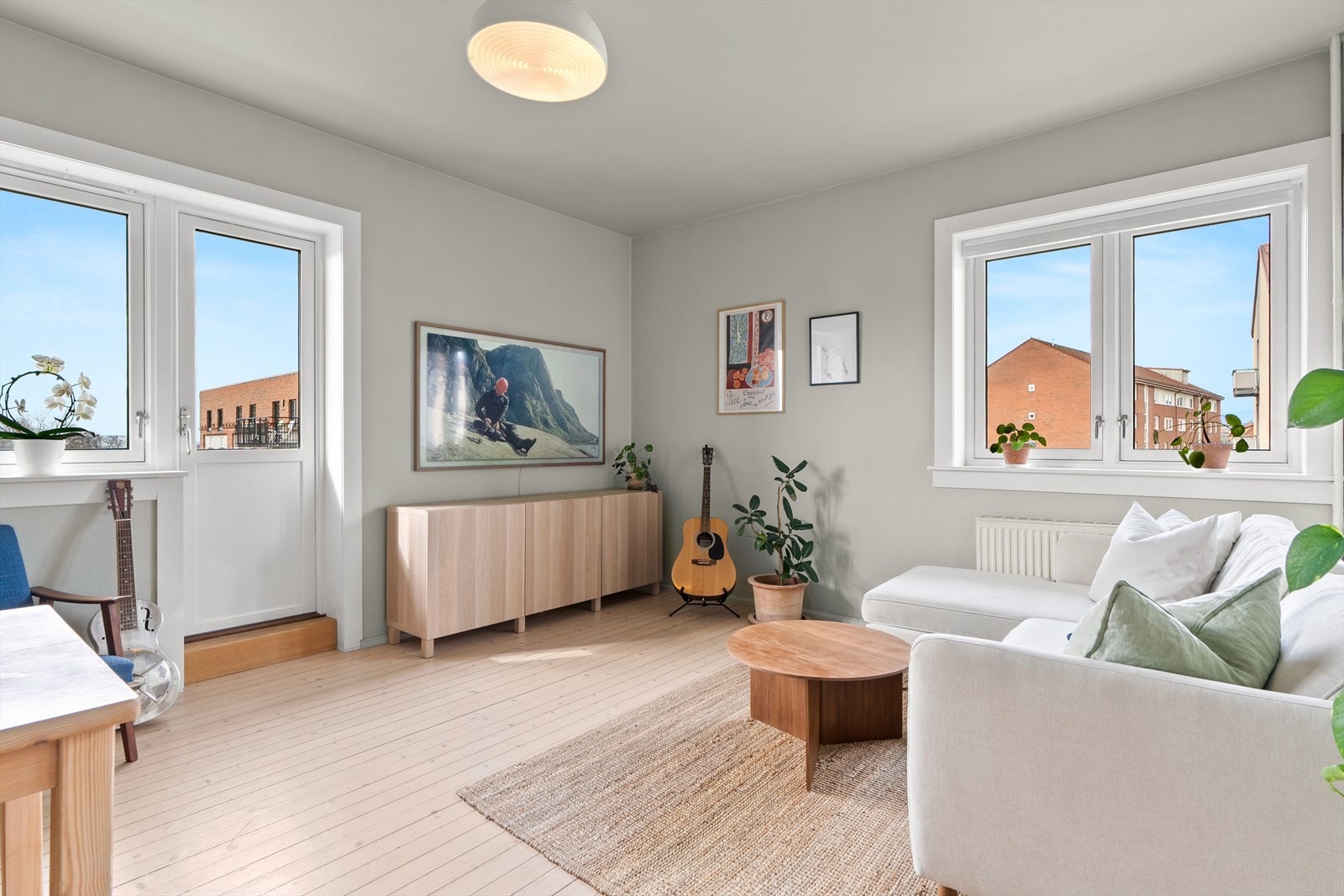 Velkommen til Anna Sethnes gate 2A! Dette er en lys og innbydende 2-roms leilighet med attraktiv beliggenhet på populære Torshov. Foto: OhShots Galleribilde