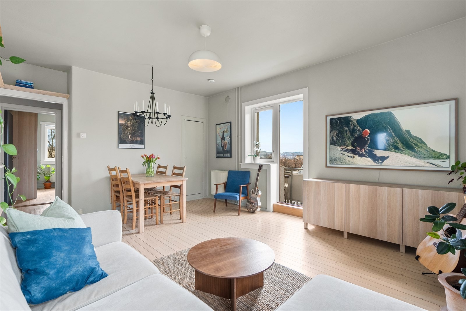 Varmtvann, oppvarming og bredbånd er inkludert i felleskostnadene. Galleribilde