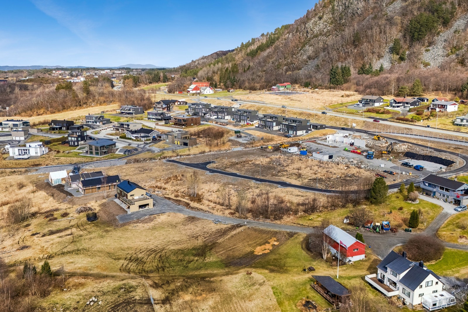 EiendomsMegler 1 har gleden av å presentere Mevoldvegen 70! Foto: EFKT Galleribilde