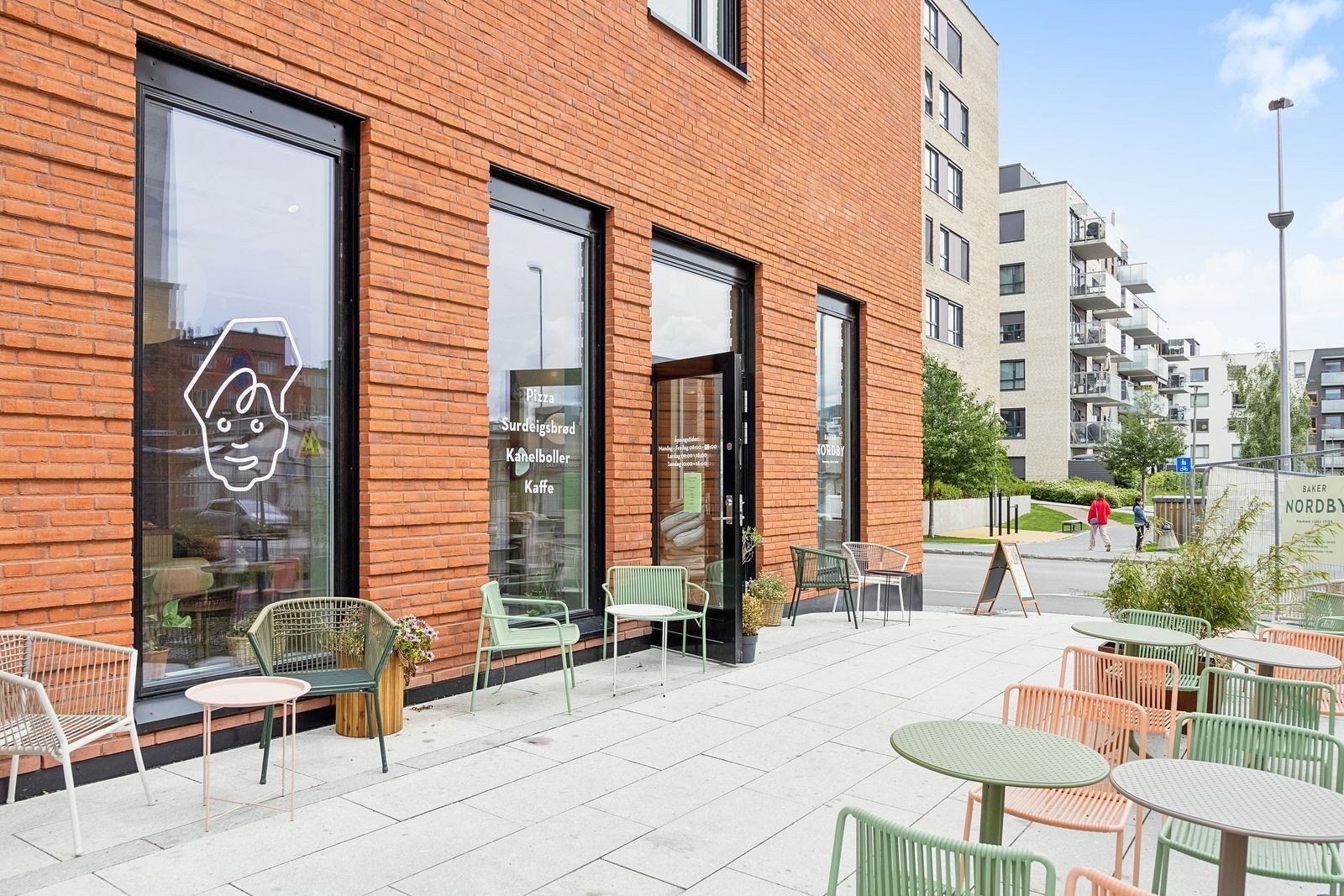 I umiddelbar nærhet finner du Nordby bakeri som serverer delikate måltider og en god kopp kaffe. Galleribilde