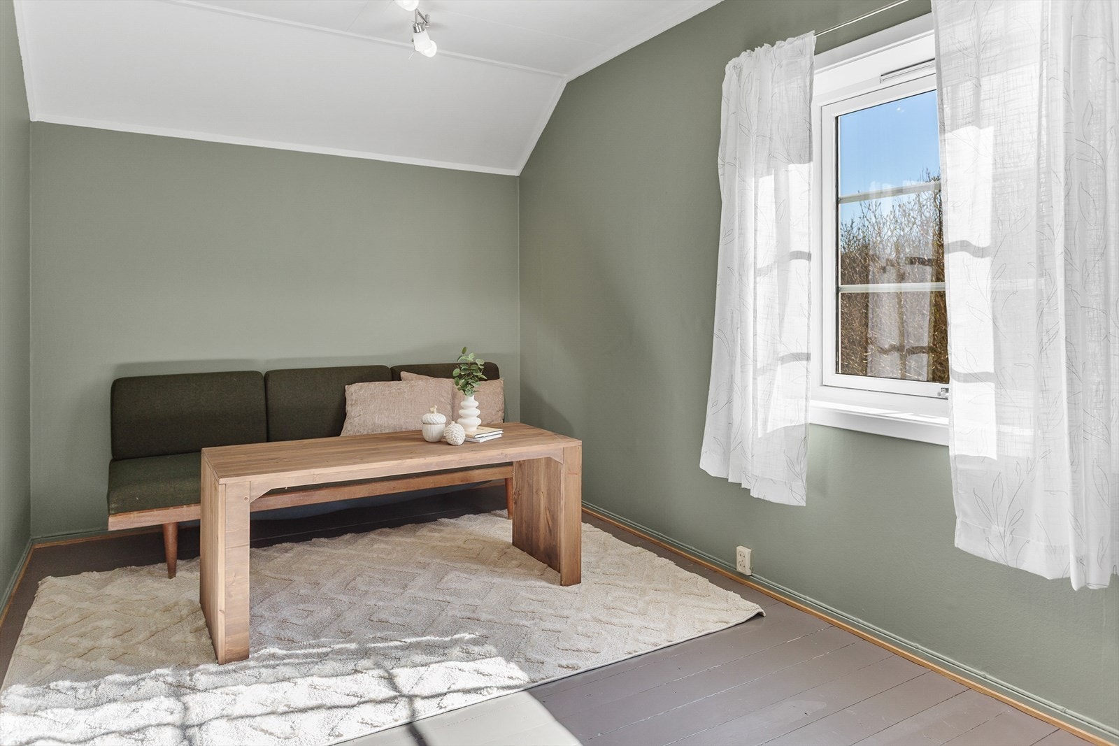 Et eget oppholdsrom med naturlig lysinnslipp gir mange bruksmuligheter. Galleribilde