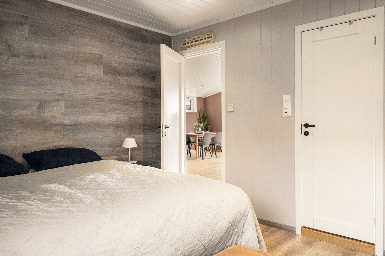Her er det rikelig med plass til dobbeltseng. Galleribilde