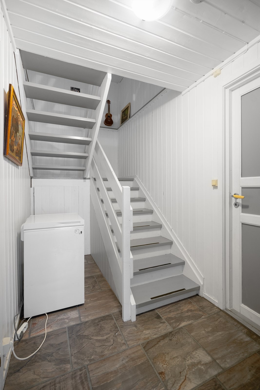 Trapp opp til 1.etasje Galleribilde