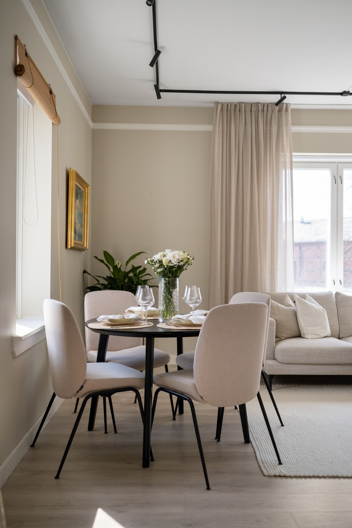 Her kan man invitere familie og gode venner til hyggelige måltider. Galleribilde