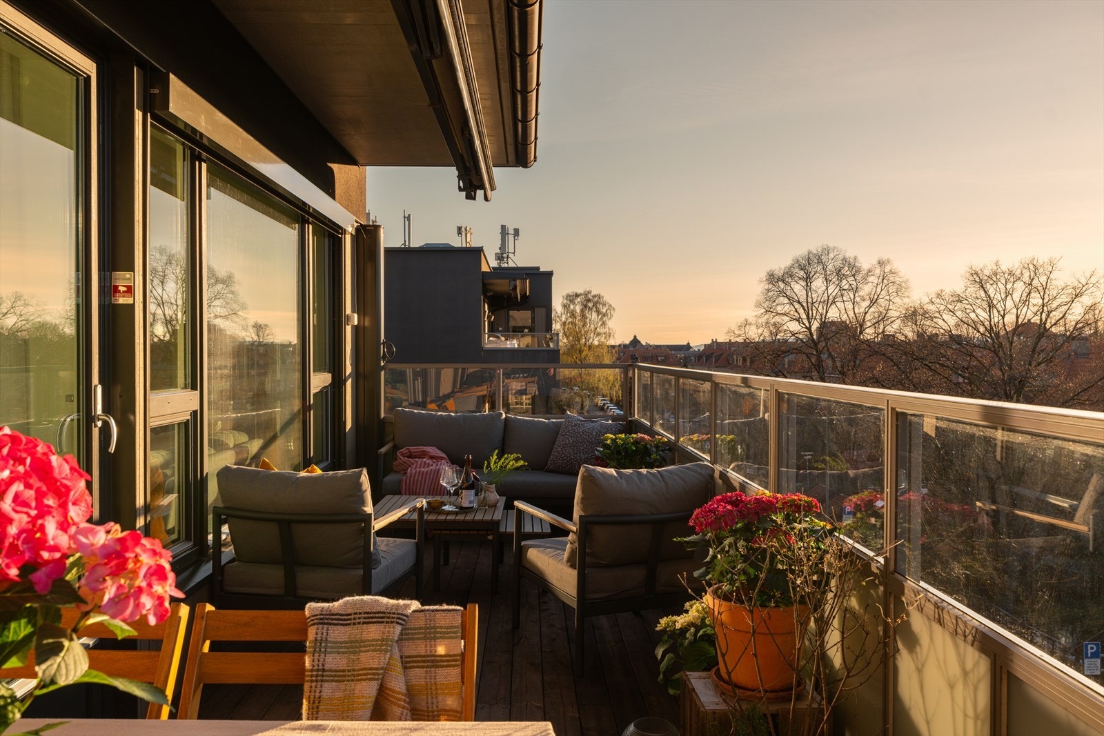 Varme sommerdager kan nytes på den 16 m² store balkongen. Galleribilde