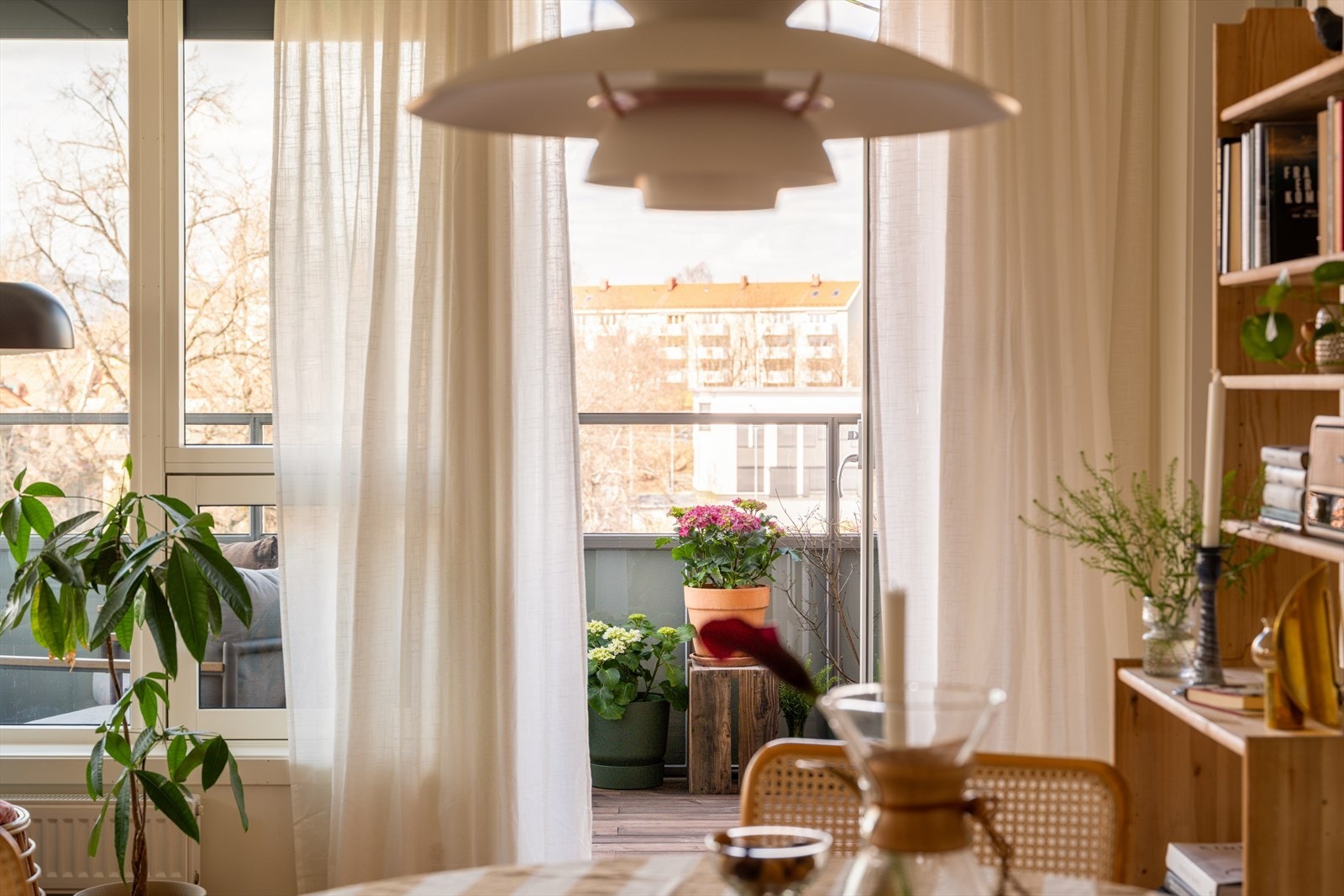 En fantastisk topp- og endeleilighet med unikt lysinnslipp. Galleribilde