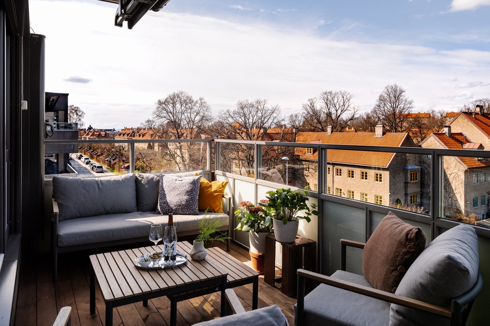 Her nytes solen og det frie utsynet i rolige og usjenerte omgivelser. Galleribilde