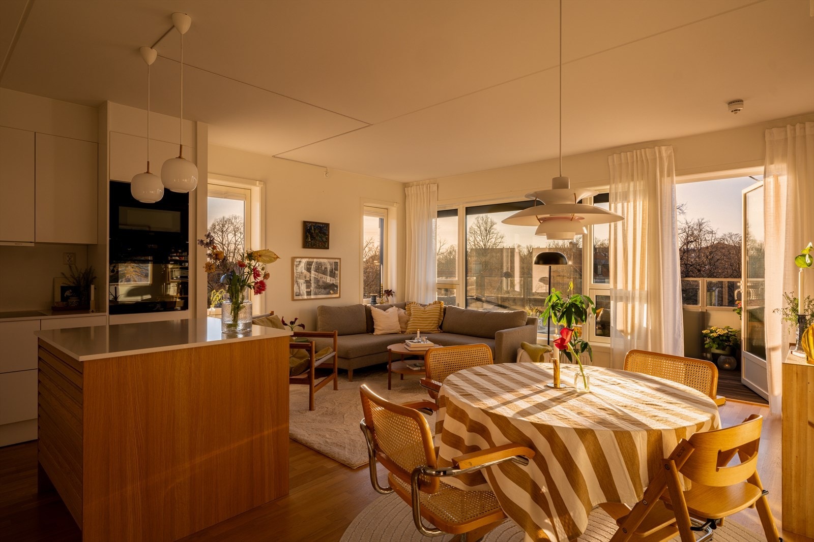 Kveldsfoto! Se den flotte stemningen som kommer inn med kveldssolen. Galleribilde
