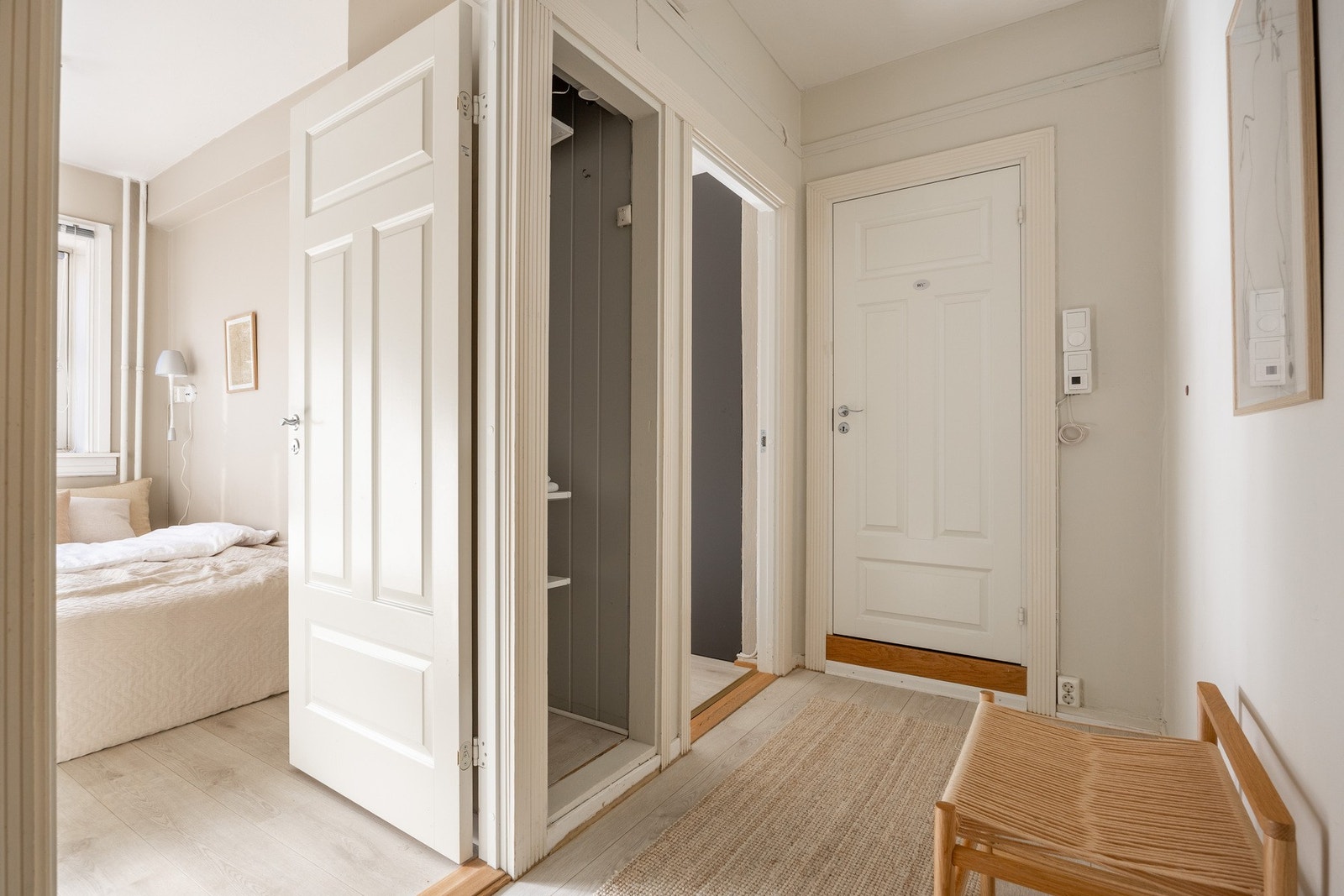 Gang med oppbevaringsmuligheter Galleribilde